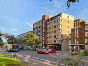 Bronze Plus Ensuite 6 Bed C Has an Apartment