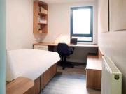 Bronze Studio Mid Level M Has an Apartment