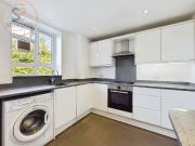 Brookes Court, London SW17, 4 bed flat to rent, £2,450...