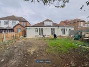 Broomhill Road, Ilford IG3, 5 bed terraced house to...