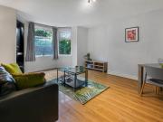 Bruce Road, Mitcham CR4, 1 bed flat to rent, £1,450 pcm...