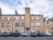 Bruce St, Stirling FK8, 3 bed flat to rent, £1,600 pcm |...