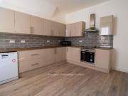 Brudenell Mount, Hyde Park, Leeds LS6, 6 bed terraced...