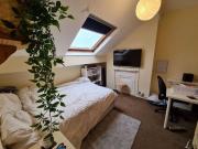 Brudenell Road, Leeds LS6, 6 bed semi detached house to...