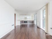 Brunel Court, Edgware, London HA8, 2 bed flat to rent,...