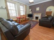 Buccleuch Street, Edinburgh EH8, 3 bed flat to rent,...