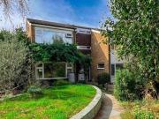 Buckingham Gardens, West Molesey, 3 Bedroom End