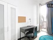 Buena habitación en apartamento de 6 dormitorios en El...