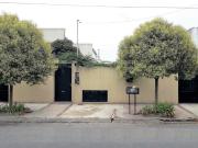 BUENA INVERSION! 3 DPTOS EN BLOQUE SOBRE AMPLIO TERRENO