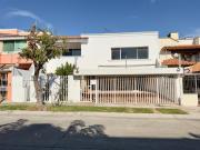 Bugambilias primera sección, Enorme residencia a precio...