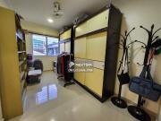 Bukit Indah 角头现成房间出租单位出售，屋主已做好 7 间房可以出租，买了可以继续租给租客