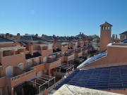 Bungalow Adosado en Alquiler en Urbanización con Piscina...