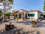 Bungalow de 3 quartos, com estacionamento, piscina & garagem Bungalow de 3 quartos, com estacionamento, piscina & garagem
