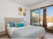 Bungalow de planta alta con solarium privado a la venta...