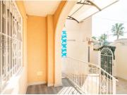 Bungalow en planta baja con amplia terraza y piscina...