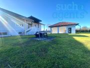 Bungalow im Grünen: Täglicher Genuss frischer Eier aus...