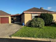 Bungalow mit Einliegerwohnung mit großem Grundstück und...