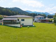Bungalow mit Einliegerwohnung und großem Grundstück in...