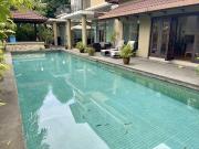 Bungalow with swimming pool