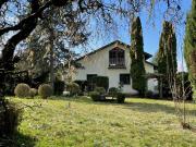 Bungalowartiges Haus in parkähnlichem Garten in Ruhelage