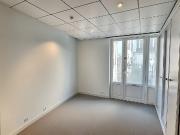 Vente bureau Paris 17, proche La Fourche, accès direct... Vente bureau Paris 17, proche La Fourche, accès direct...