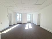 BUREAUX A LOUER 137 M2 AVEC PETIT PATIO INTERIEUR