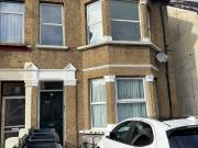 Burgoyne Road, London SE25, 3 bed flat to rent, £2,400...