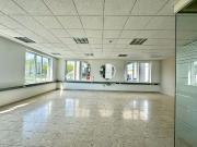 Büro Lager Kombi mit großzügiger Grünfläche