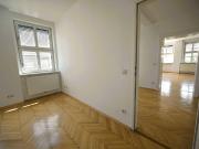 Büro mit Altbaucharme direkt an der Landstraße zu vermieten!
