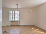 Büro mit Flair und Balkon im Adräviertel