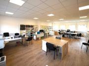 Büro oder Praxisfläche mit zentraler Lounge in...