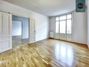 Büro: Stilvolles Altbauobjekt mit Klopfbalkon beim...