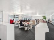 Büroflächen mit eigener Cafeteria, Meeting Arena & Gym...