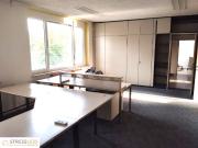 Bürogebäude auf großem Grundstück/Lagerplatz in...