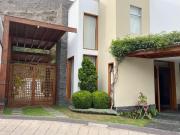 Exclusividad, confort y naturaleza en La Planicie – La...
