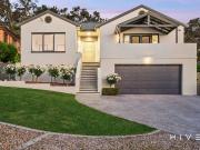 Bushland backdrop & Sunset Views!