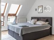 Business or leisure: nice for couples or singles: Sunny...