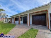 C143 Excelente residência localizada a apenas 300 metros...