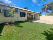 C79 Ótima residência com piscina localizada em região de...