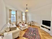 C H A R M A N T E R Altbau im 5.Bezirk 3 Zimmer ca. 85m²...