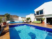 C H Coastal Homes se complace en presentar esta...