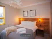 Cabot Mews, Bristol BS2, 2 bed flat to rent, £2,600 pcm...