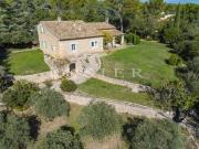Cabrières d'Avignon, maison en pierres avec terrain...