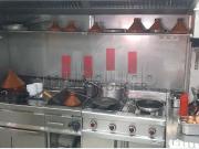 Café restaurant aménagé et équipé en plein quartier...