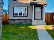Calgary 4 Bed 3.5 Bath Dbl Garage Family Home Large Yard!