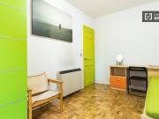 Cálida habitación en piso compartido en Atocha y...