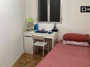 Cálida habitación en piso compartido en Atocha y...