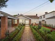 California Charm and Character in Prized Brighton Locale...