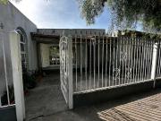 Calle 194 entre 52 y 53. Casa Amplia con Jardín en Venta