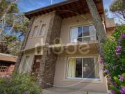 Calle Las Camelias e/ Av. 6 y 7 al 500 Casa con tres...